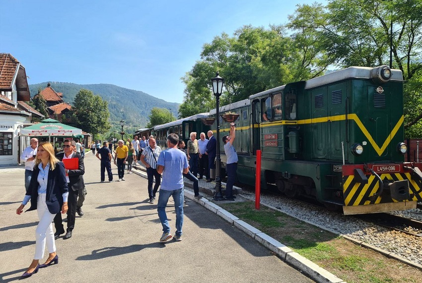 Turistički voz „Nostalgija“ ponovo povezuje Srpsku i Srbiju